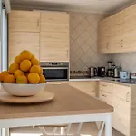 House Near The W Sea View, Jaca Dom wakacyjny *