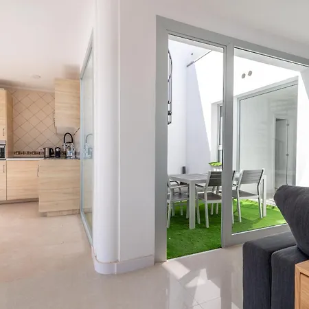 House Near The W Sea View, Jaca *