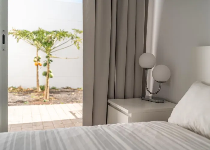 House Near The W Sea View, Jaca *