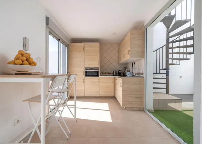 House Near The W Sea View, Jaca Semesterbostad *