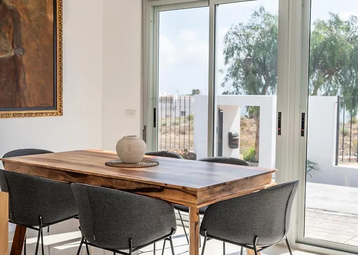 House Near The W Sea View, Jaca *