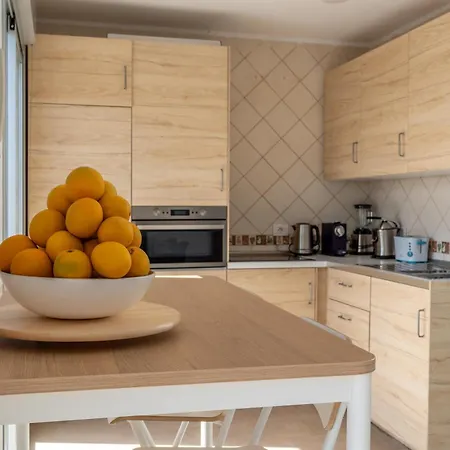 House Near The W Sea View, Jaca Tatil Evi *