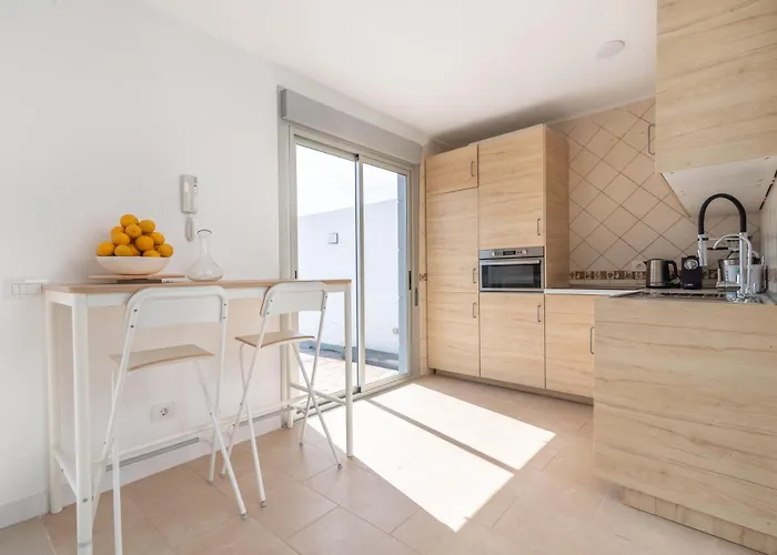 House Near The W Sea View, Jaca Feriehus *